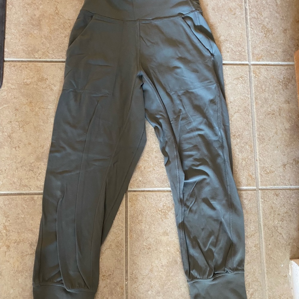Lulu align cropped joggers size 2